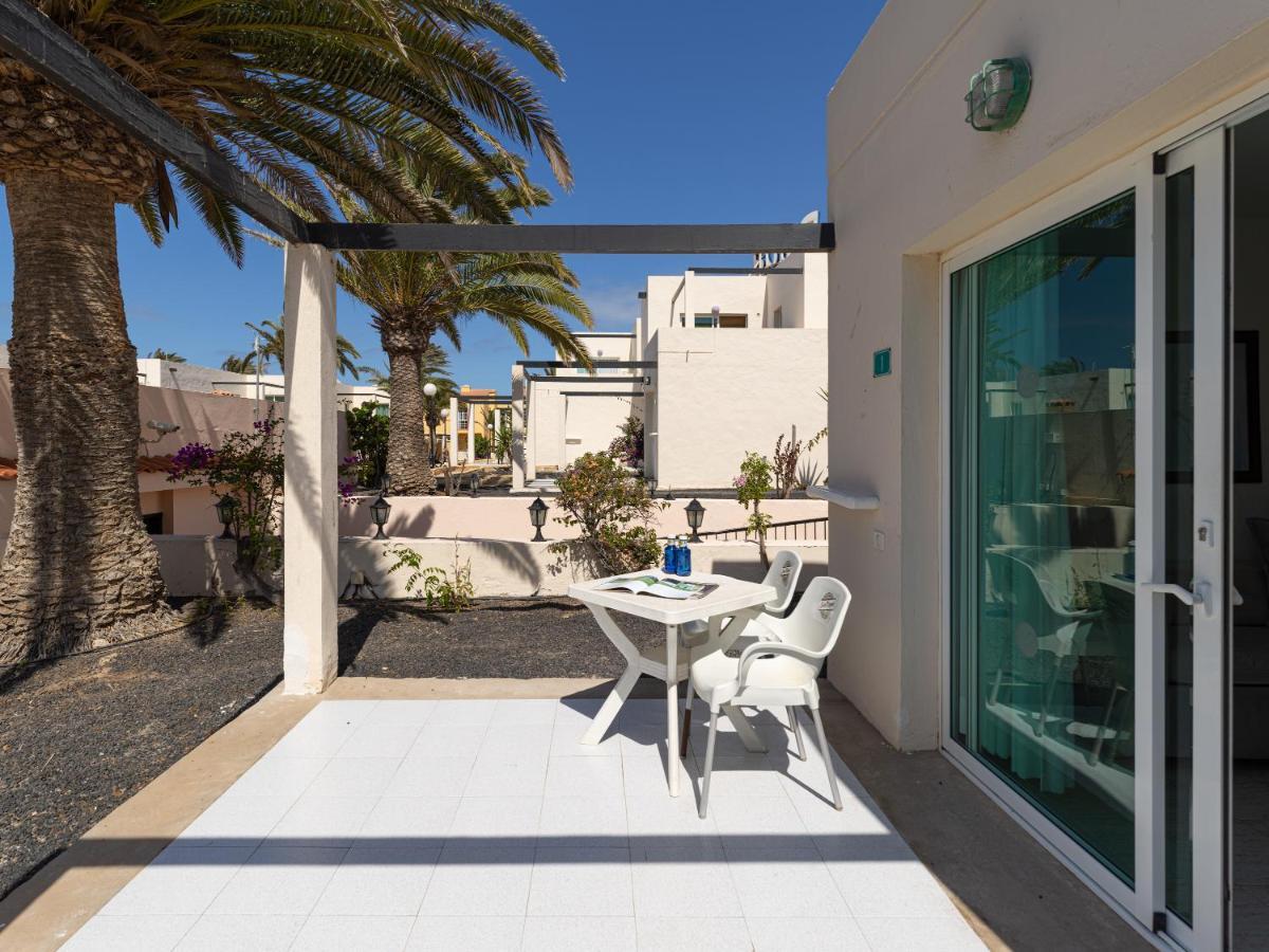 Homeforguest Apartamento 13 Con Terraza Y Piscina En Коралео Екстериор снимка
