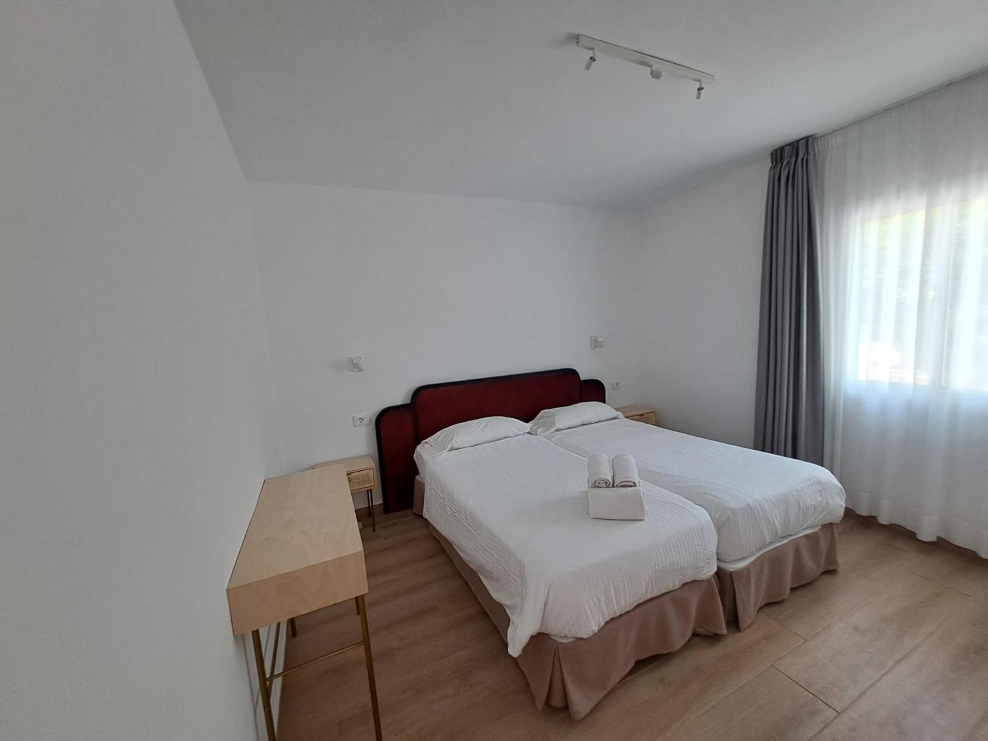 Homeforguest Apartamento 13 Con Terraza Y Piscina En Коралео Екстериор снимка