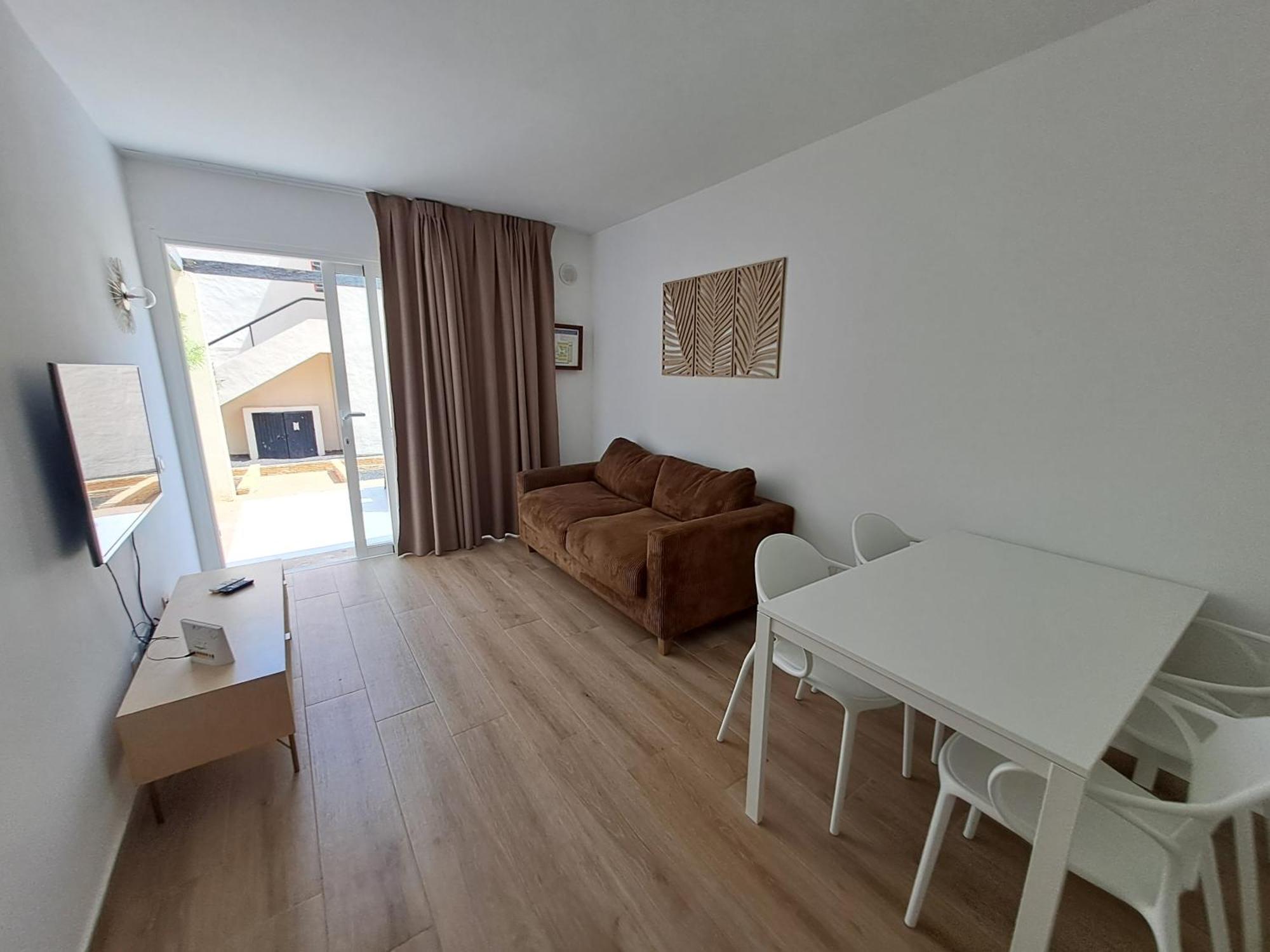 Homeforguest Apartamento 13 Con Terraza Y Piscina En Коралео Екстериор снимка