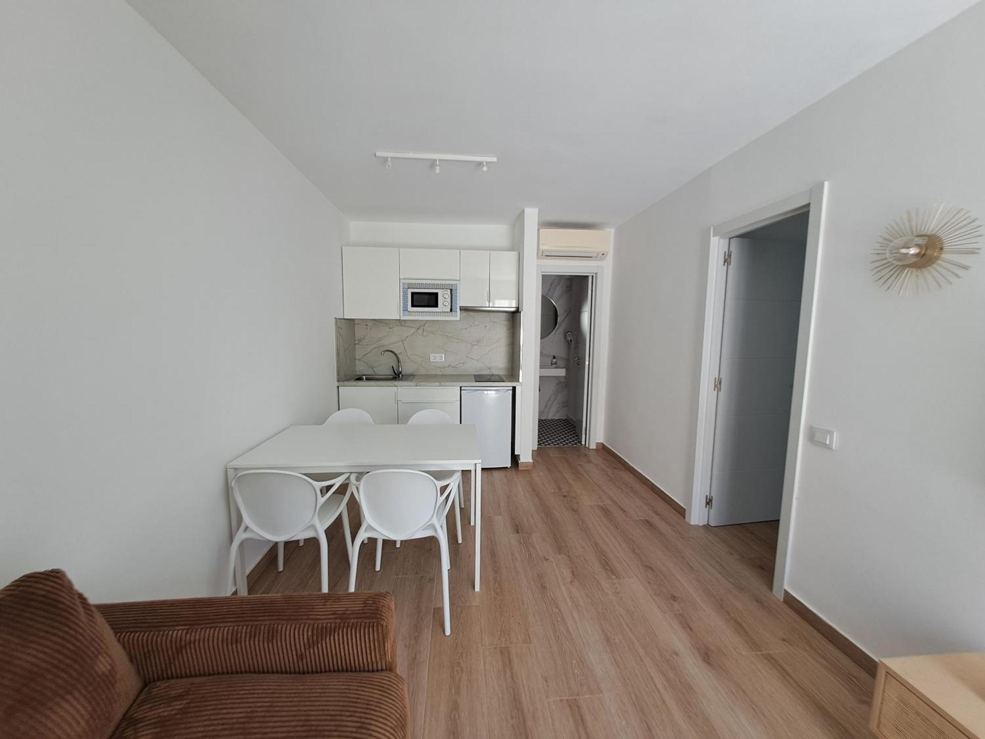 Homeforguest Apartamento 13 Con Terraza Y Piscina En Коралео Екстериор снимка