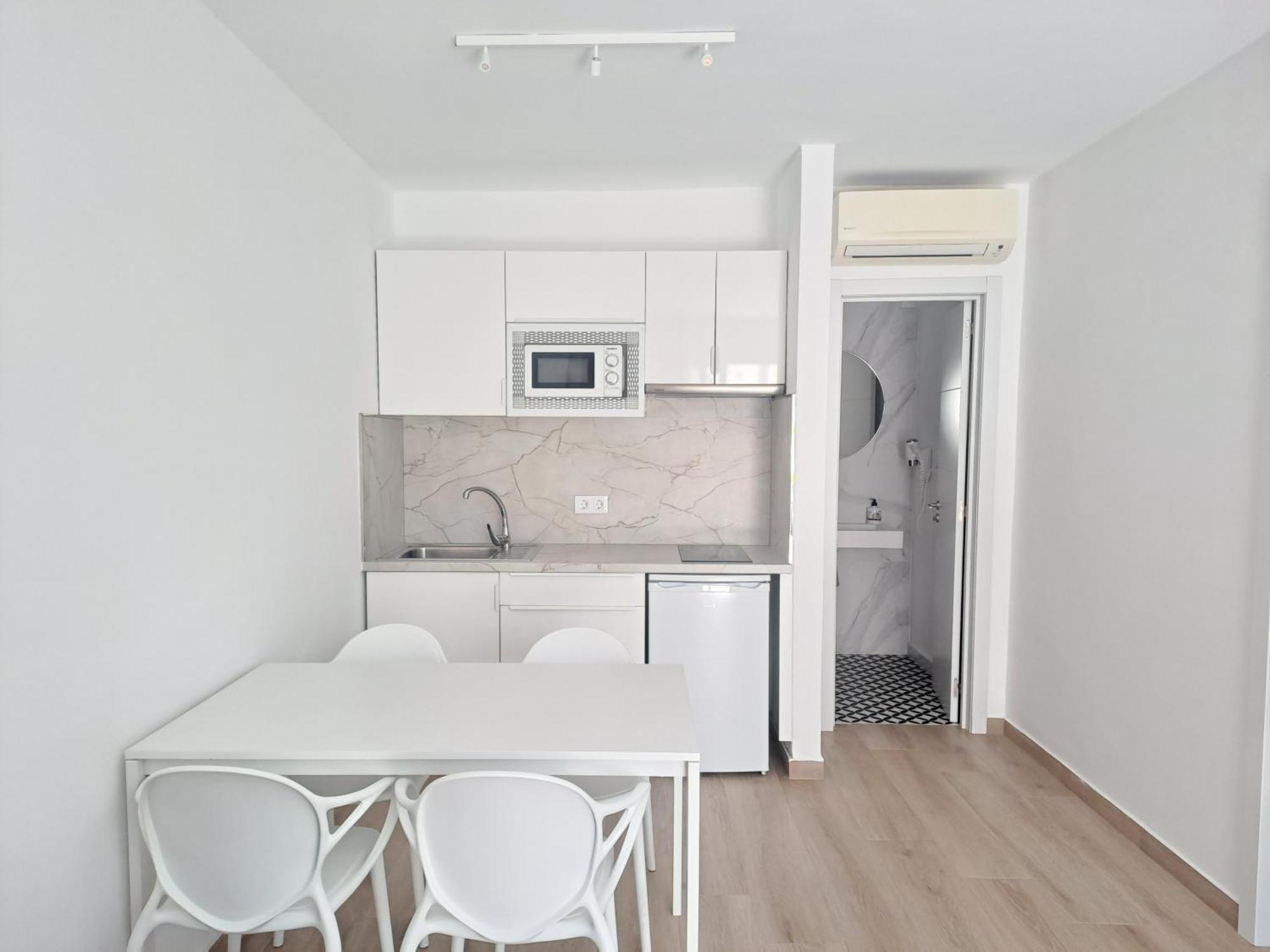 Homeforguest Apartamento 13 Con Terraza Y Piscina En Коралео Екстериор снимка