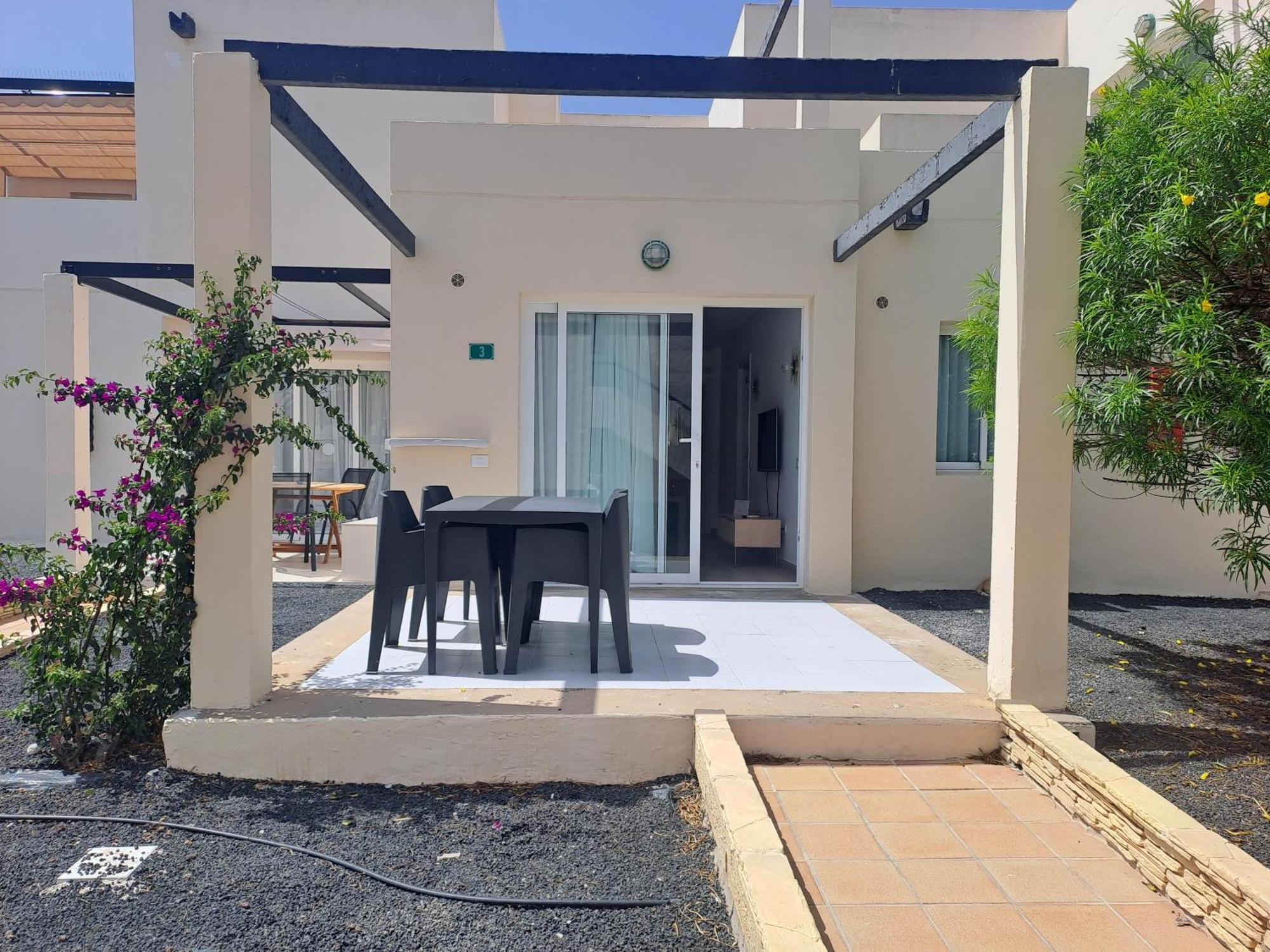 Homeforguest Apartamento 13 Con Terraza Y Piscina En Коралео Екстериор снимка