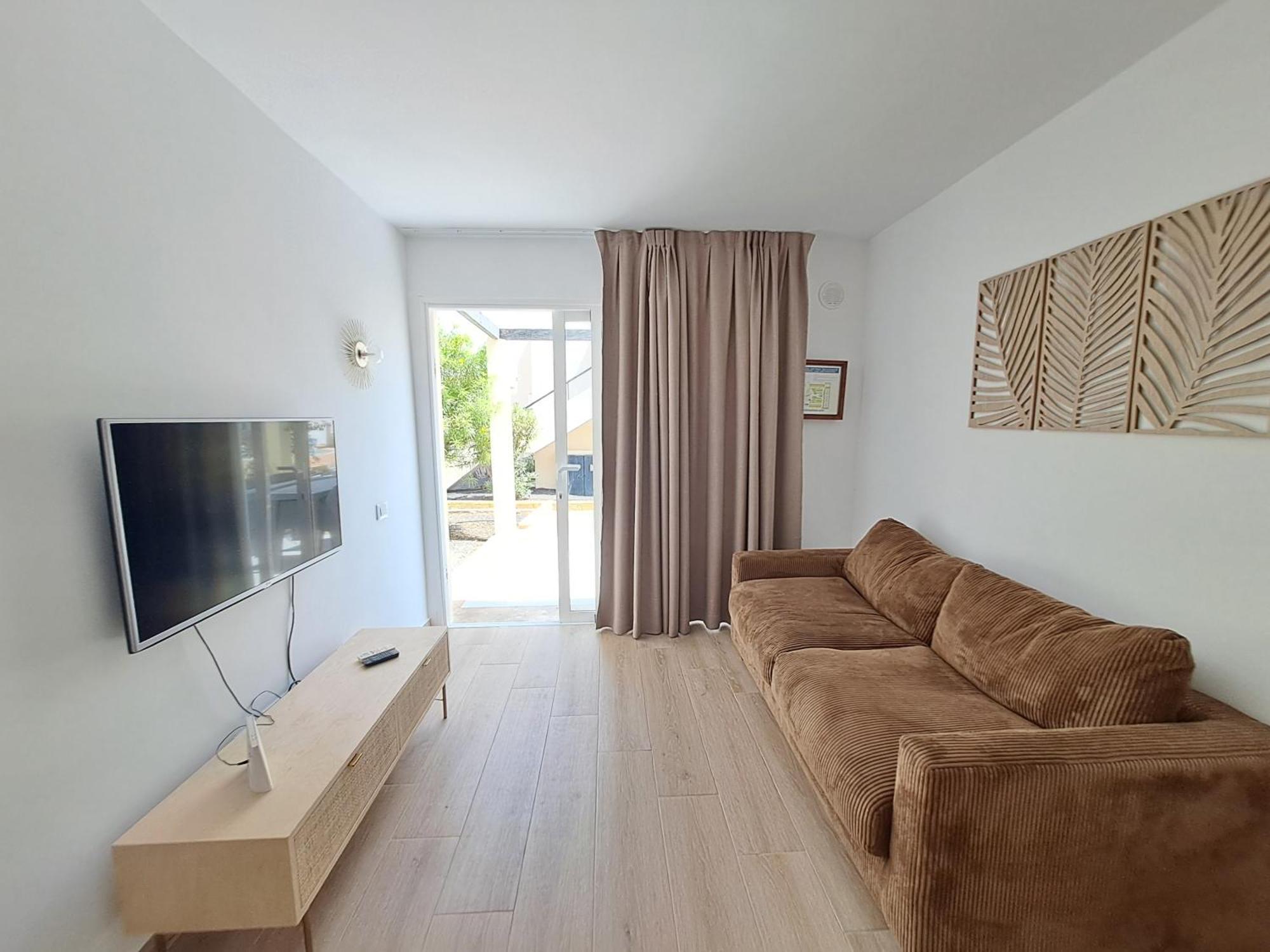 Homeforguest Apartamento 13 Con Terraza Y Piscina En Коралео Екстериор снимка